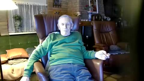 Snapshot of johan7_heet chatting on December 5, 4:01 pm johan7 heet online show from December 5, 4:01 pm
