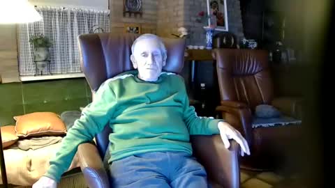 Snapshot of johan7_heet chatting on December 5, 7:06 pm johan7 heet online show from December 5, 7:06 pm