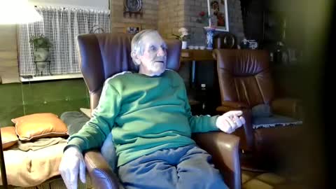 Snapshot of johan7_heet chatting on December 6, 8:07 pm johan7 heet online show from December 6, 8:07 pm