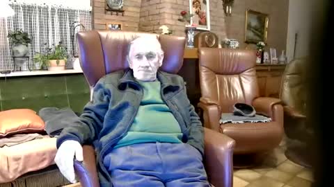 Snapshot of johan7_heet chatting on December 9, 4:37 pm johan7 heet online show from December 9, 4:37 pm