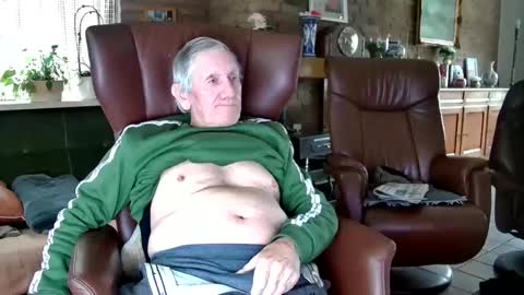 Snapshot of johan7_heet chatting on December 10, 1:55 pm johan7 heet online show from December 10, 1:55 pm