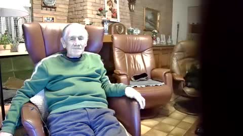 Snapshot of johan7_heet chatting on December 12, 4:21 pm johan7 heet online show from December 12, 4:21 pm