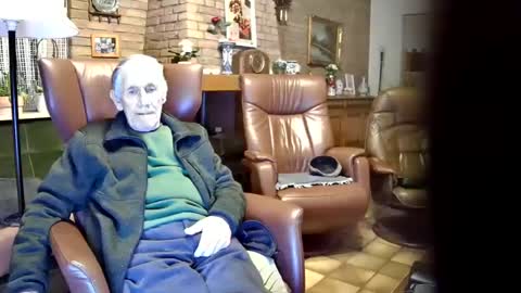 Snapshot of johan7_heet chatting on December 13, 5:00 pm johan7 heet online show from December 13, 5:00 pm