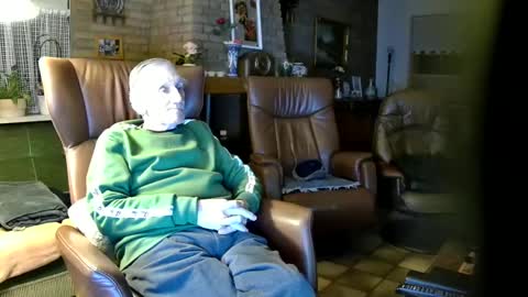 Snapshot of johan7_heet chatting on December 14, 7:36 pm johan7 heet online show from December 14, 7:36 pm