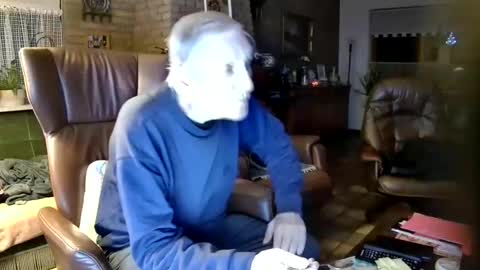 Snapshot of johan7_heet chatting on December 28, 7:33 pm johan7 heet online show from December 28, 7:33 pm