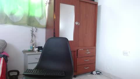 Snapshot of johan_kitten chatting on May 24, 2:00 pm johan online show from May 24, 2:00 pm