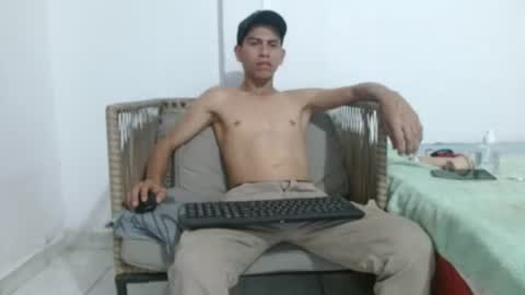 Snapshot of johan_kitten chatting on June 12, 11:25 pm johan online show from June 12, 11:25 pm