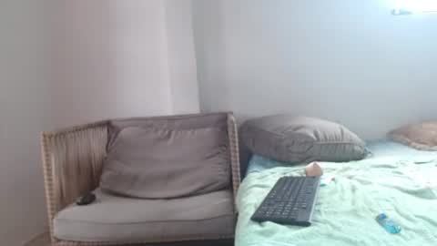 Snapshot of johan_kitten chatting on June 17, 4:19 pm johan online show from June 17, 4:19 pm