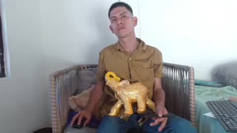 Snapshot of johan_kitten chatting on June 20, 9:39 pm johan online show from June 20, 9:39 pm