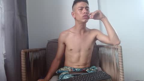 Snapshot of johan_kitten chatting on July 11, 1:36 pm johan online show from July 11, 1:36 pm