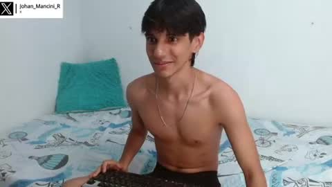 Snapshot of johan_mancini_r chatting on June 10, 5:12 pm johan_mancini_r online show from June 10, 5:12 pm