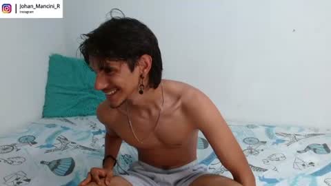 Snapshot of johan_mancini_r chatting on July 13, 4:32 pm johan_mancini_r online show from July 13, 4:32 pm