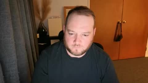 john_bear1 online show from April 1, 6:36 am