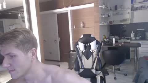 Snapshot of john_harris7 chatting on August 4, 6:43 pm John online show from August 4, 6:43 pm