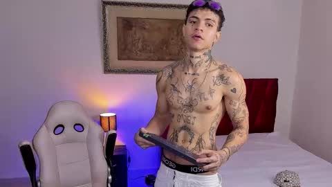 Snapshot of john_mystic chatting on February 10, 1:43 am Jhon Mystic online show from February 10, 1:43 am