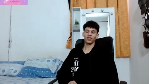 Snapshot of john_ssnow29 chatting on December 2, 7:16 pm john_ssnow29 online show from December 2, 7:16 pm