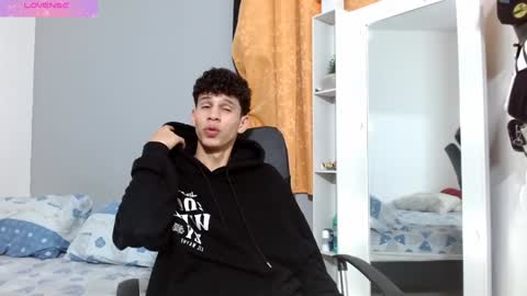 Snapshot of john_ssnow29 chatting on December 10, 8:27 pm john_ssnow29 online show from December 10, 8:27 pm