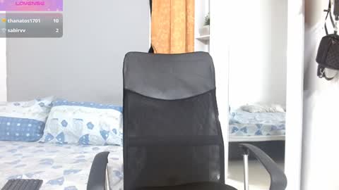 Snapshot of john_ssnow29 chatting on December 11, 11:00 pm john_ssnow29 online show from December 11, 11:00 pm