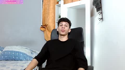 Snapshot of john_ssnow29 chatting on December 20, 8:01 pm john_ssnow29 online show from December 20, 8:01 pm