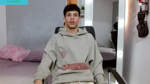 Snapshot of john_ssnow29 chatting on December 31, 7:51 pm john_ssnow29 online show from December 31, 7:51 pm