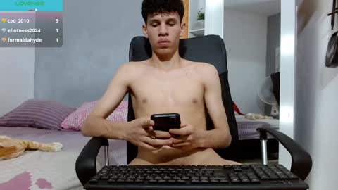 Snapshot of john_ssnow29 chatting on January 3, 12:33 am john_ssnow29 online show from January 3, 12:33 am