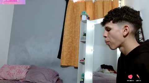 Snapshot of john_ssnow29 chatting on January 10, 7:11 pm john_ssnow29 online show from January 10, 7:11 pm