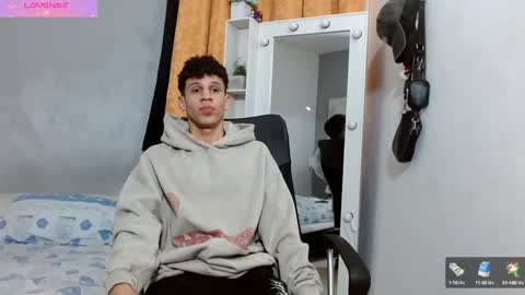 Snapshot of john_ssnow29 chatting on January 15, 9:51 pm john_ssnow29 online show from January 15, 9:51 pm