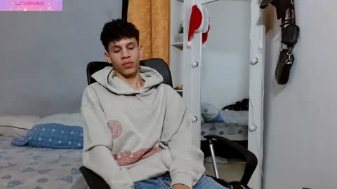 Snapshot of john_ssnow29 chatting on January 29, 9:39 pm john_ssnow29 online show from January 29, 9:39 pm