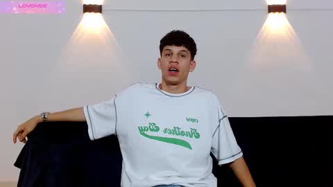 Snapshot of john_ssnow29 chatting on September 11, 10:37 am john_ssnow29 online show from September 11, 10:37 am