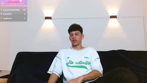 Snapshot of john_ssnow29 chatting on September 25, 1:09 am john_ssnow29 online show from September 25, 1:09 am