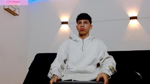 Snapshot of john_ssnow29 chatting on October 14, 11:11 am john_ssnow29 online show from October 14, 11:11 am