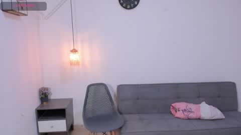 john_ssnow29 online show from April 7, 1:06 am