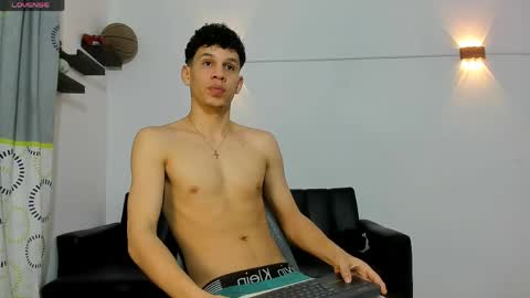 Snapshot of john_ssnow29 chatting on April 27, 9:51 am john_ssnow29 online show from April 27, 9:51 am