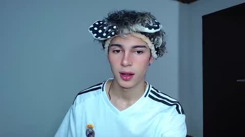 John Vichenso online show from November 26, 11:28 pm