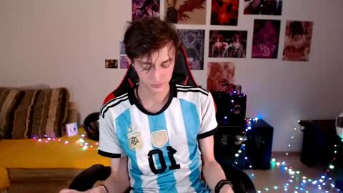 Snapshot of john_winx chatting on May 4, 1:18 pm john_winx online show from May 4, 1:18 pm