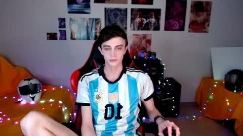 Snapshot of john_winx chatting on May 22, 7:30 pm john_winx online show from May 22, 7:30 pm
