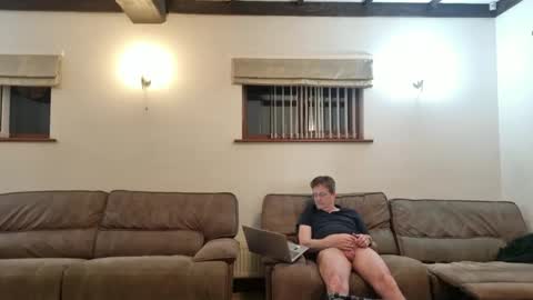 Snapshot of johnathan_stuart33 chatting on April 12, 10:04 pm johnathan_stuart33 online show from April 12, 10:04 pm