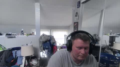 Snapshot of johnfernandez784 chatting on June 6, 5:17 pm johnfernandez784 online show from June 6, 5:17 pm