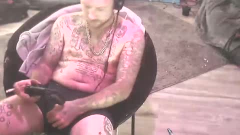 Snapshot of johnniejohnnied chatting on December 24, 7:22 pm johnniejohnnied online show from December 24, 7:22 pm