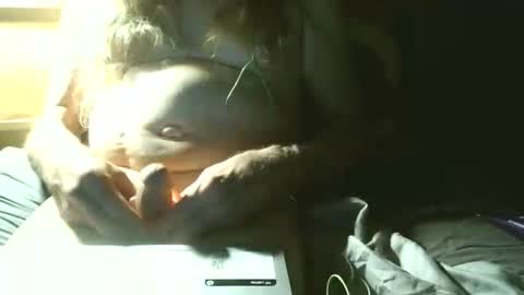 johnnieq1971 online show from April 16, 1:50 am