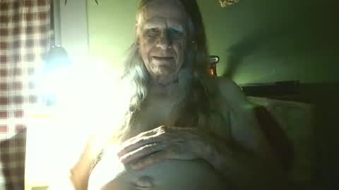 johnnieq1971 online show from April 28, 2:27 am