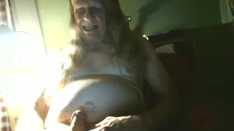 Snapshot of johnnieq1971 chatting on May 4, 1:45 am johnnieq1971 online show from May 4, 1:45 am