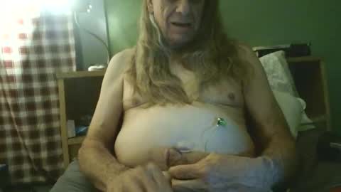 Snapshot of johnnieq1971 chatting on May 17, 2:53 am johnnieq1971 online show from May 17, 2:53 am