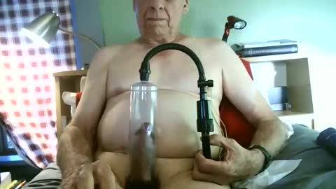 Snapshot of johnnieq1971 chatting on May 30, 11:57 pm johnnieq1971 online show from May 30, 11:57 pm