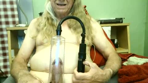 Snapshot of johnnieq1971 chatting on June 23, 1:03 am johnnieq1971 online show from June 23, 1:03 am