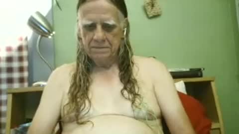 Snapshot of johnnieq1971 chatting on July 20, 12:58 am johnnieq1971 online show from July 20, 12:58 am