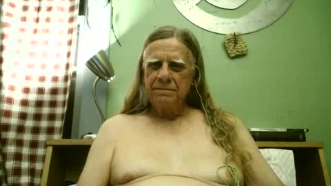 Snapshot of johnnieq1971 chatting on August 2, 1:15 am johnnieq1971 online show from August 2, 1:15 am