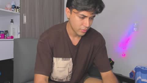 johnny_bravo777 online show from February 5, 9:46 am