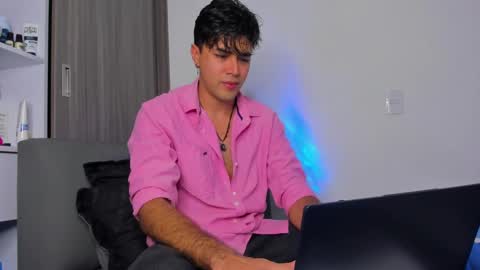 johnny_bravo777 online show from February 6, 12:22 am