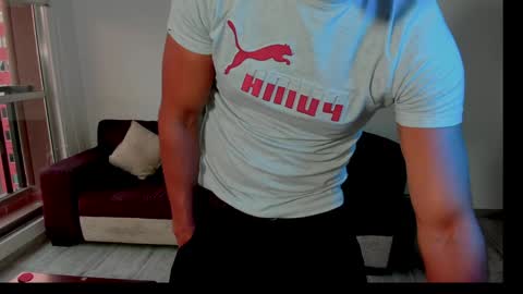 Snapshot of johnny_seens1 chatting on December 6, 10:30 pm Johnny online show from December 6, 10:30 pm